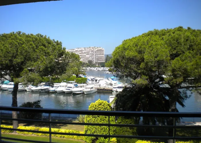 Lejlighedshotel Vacanceole - Carre Marine Mandelieu